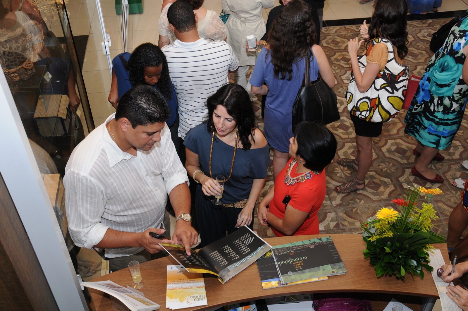 O público aprecia o Caderno de Tendências 2012